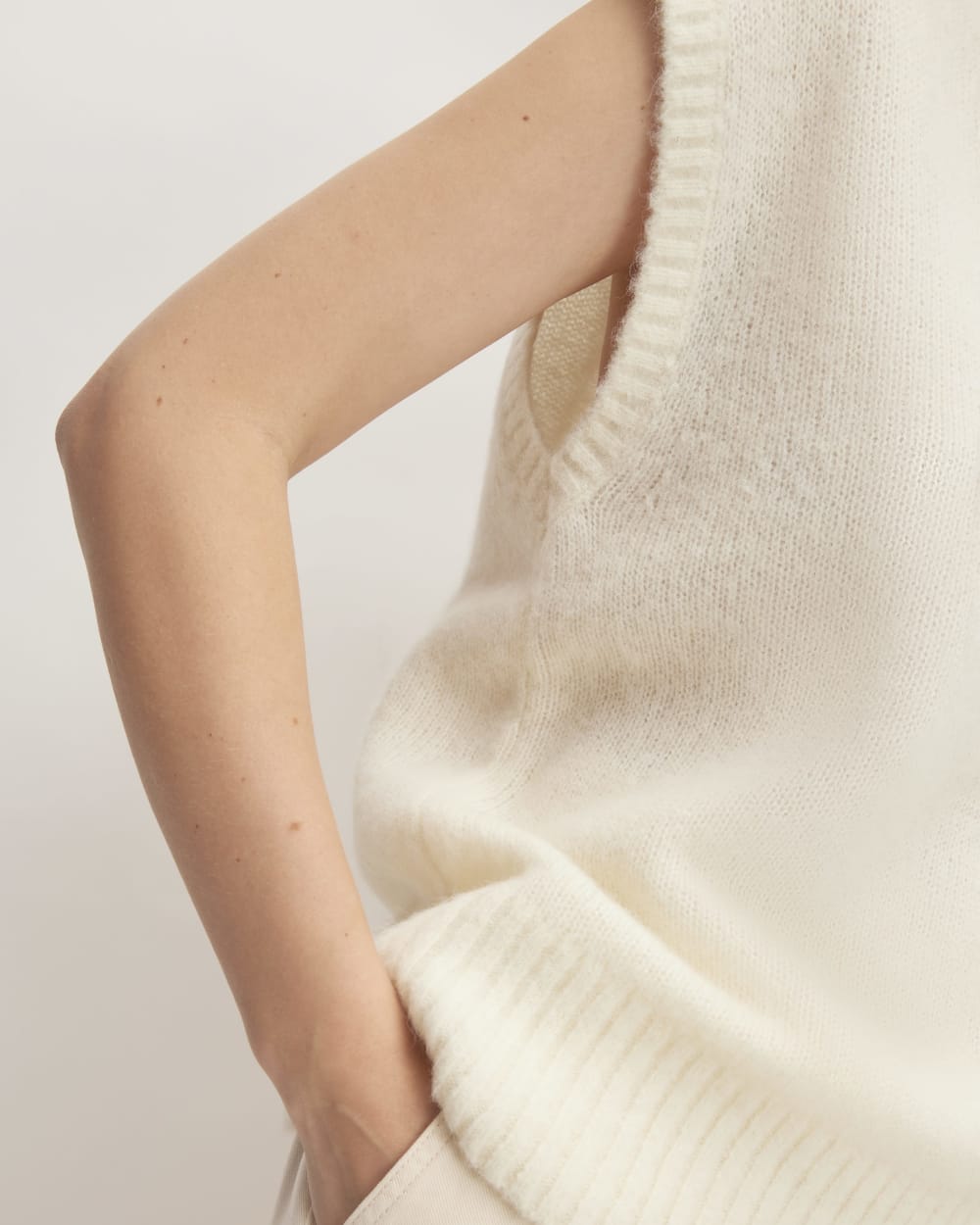 The Alpaca V-Neck Vest | Snow – Everlane