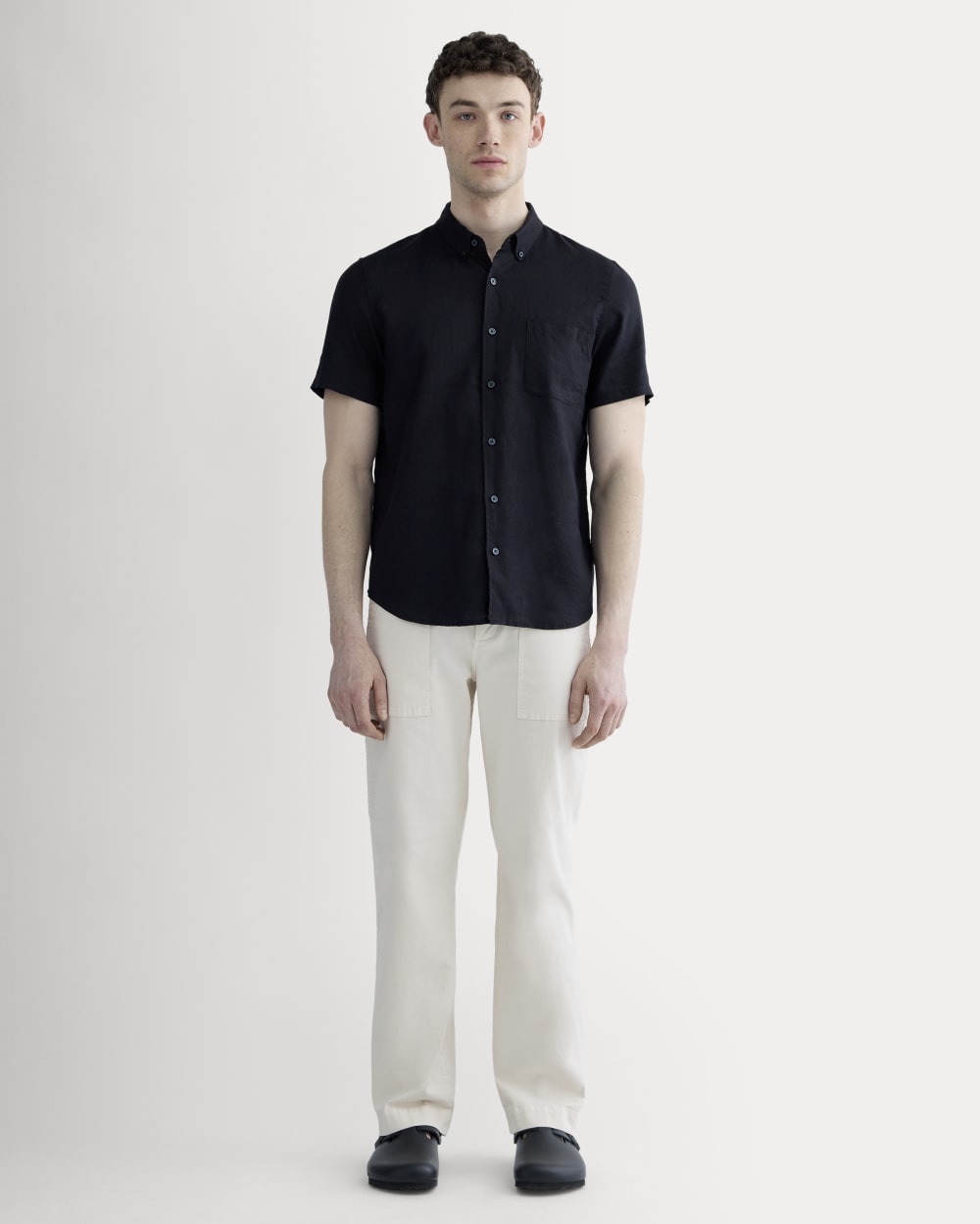 The Classic Short-Sleeve Shirt in Linen | Black The Classic Short-Sleeve Shirt in Linen | Black