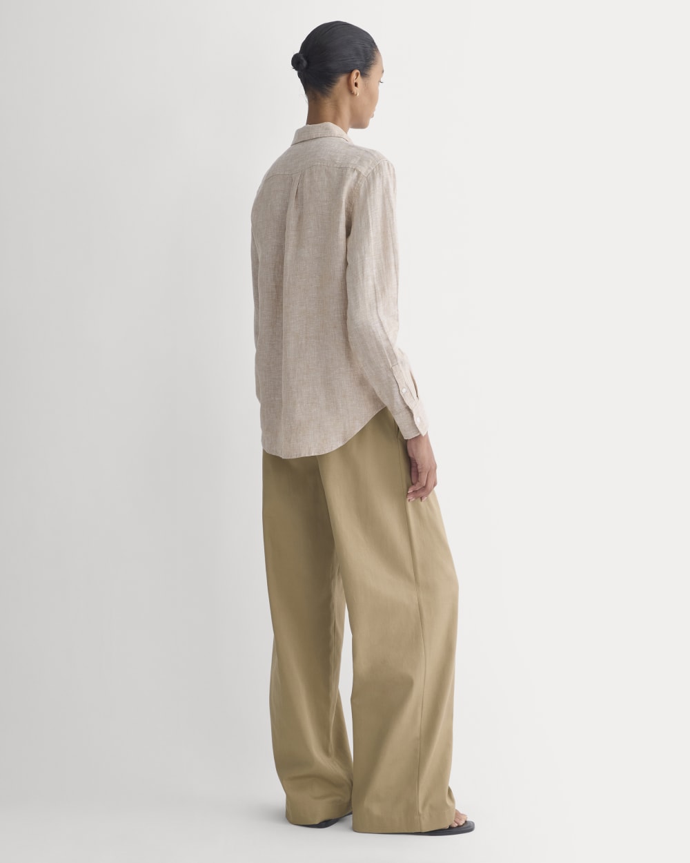 womens-relaxed-linen-shirt-cornstalk-chambray-2