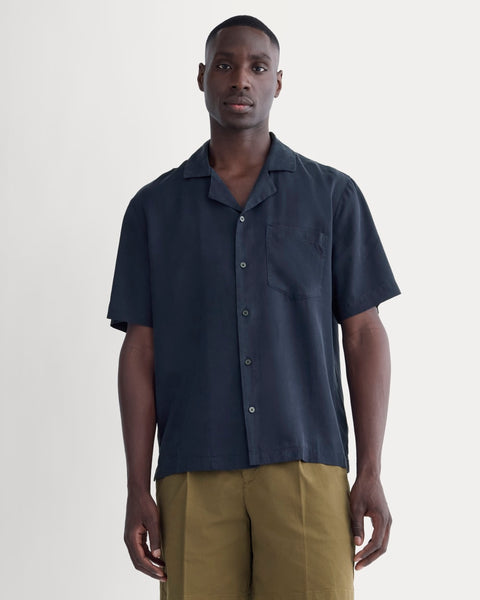 The Resort Shirt in Butterlite | Navy – Everlane