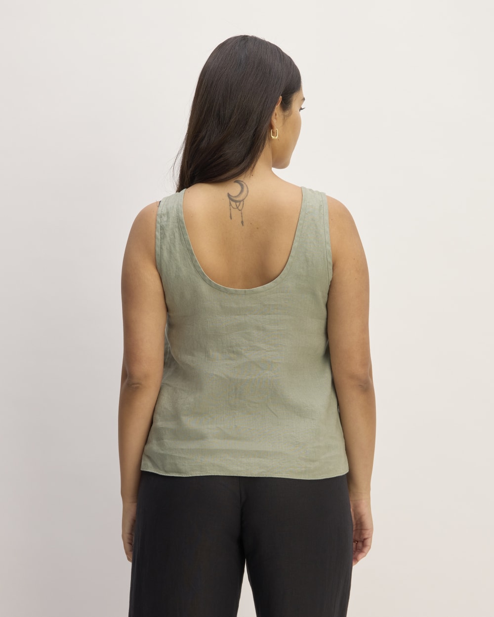 The Scoop Tank in Linen | Sage Green – Everlane