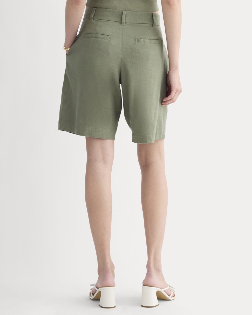 womens-pleated-short-in-stretch-linen-lichen-green