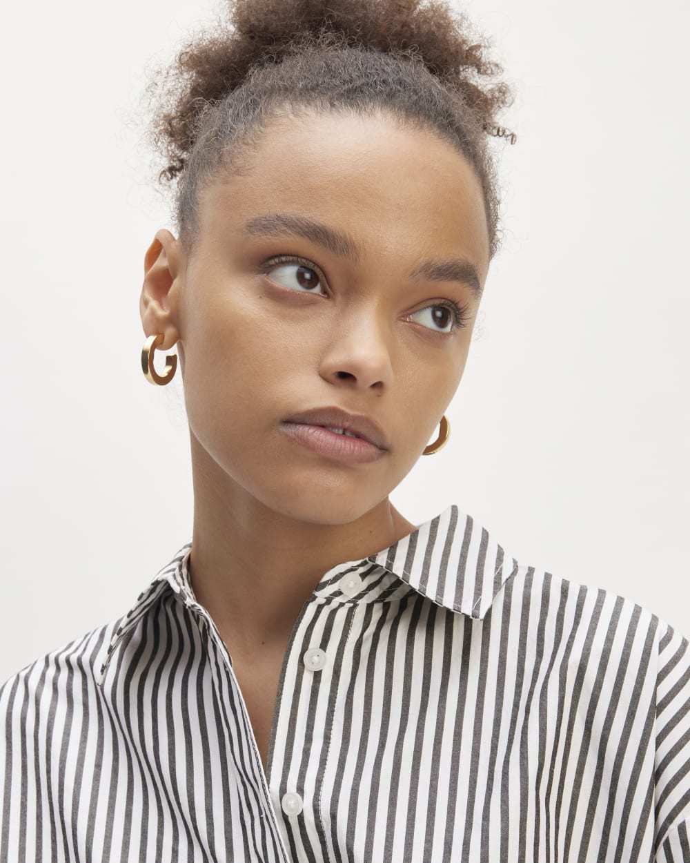 【WHITE】Supima cotton stripe shirt【WOMEN】 The Supima® Cotton Boyfriend Shirt | Optic White / Black – Everlane