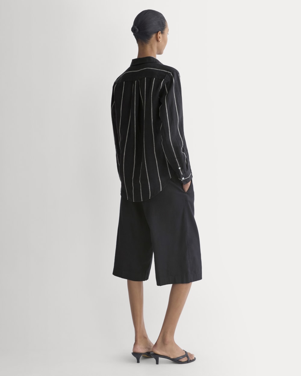 womens-relaxed-linen-shirt-black-stripe