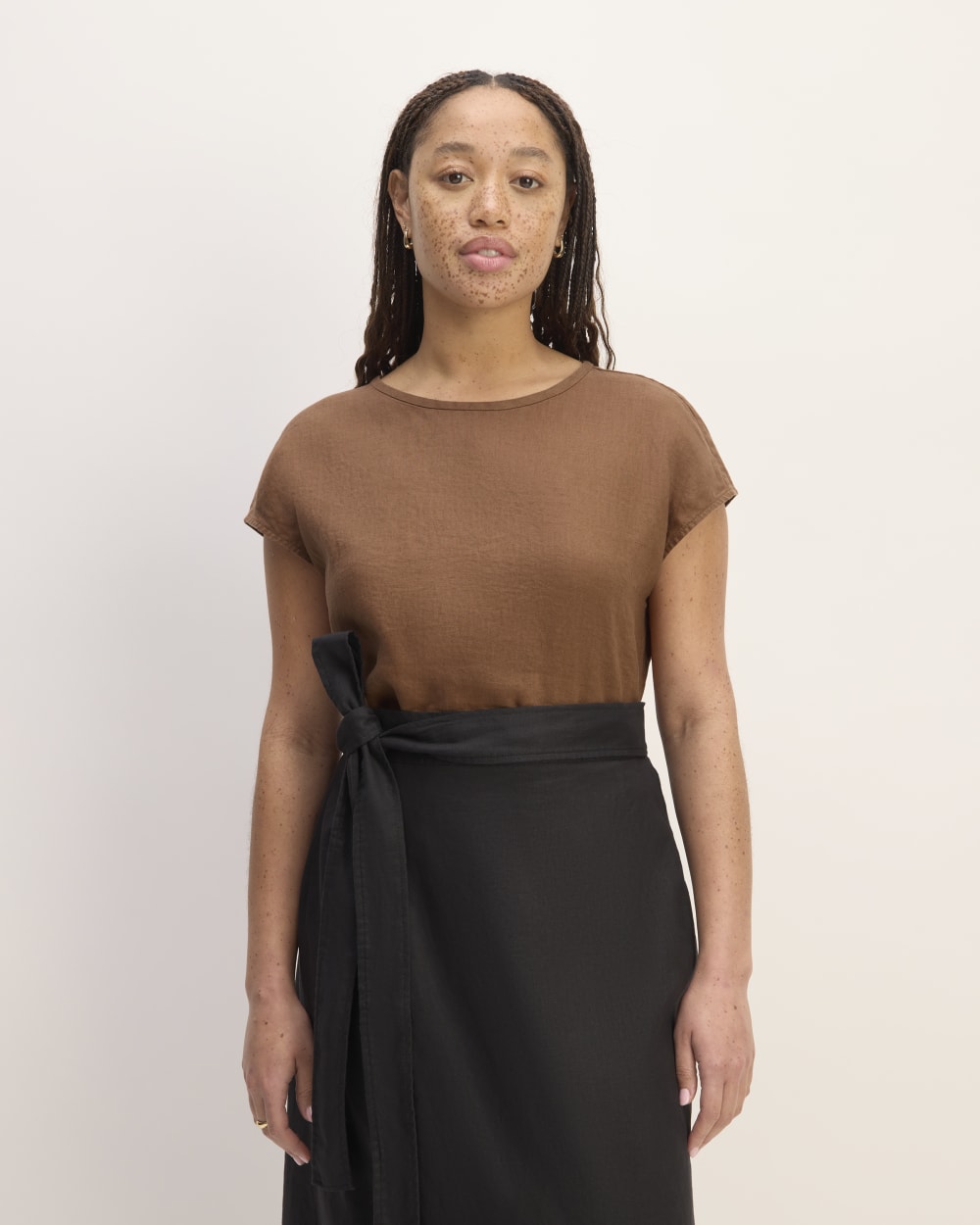 womens-linen-short-sleeve-crew-tee-carob-brown | primary