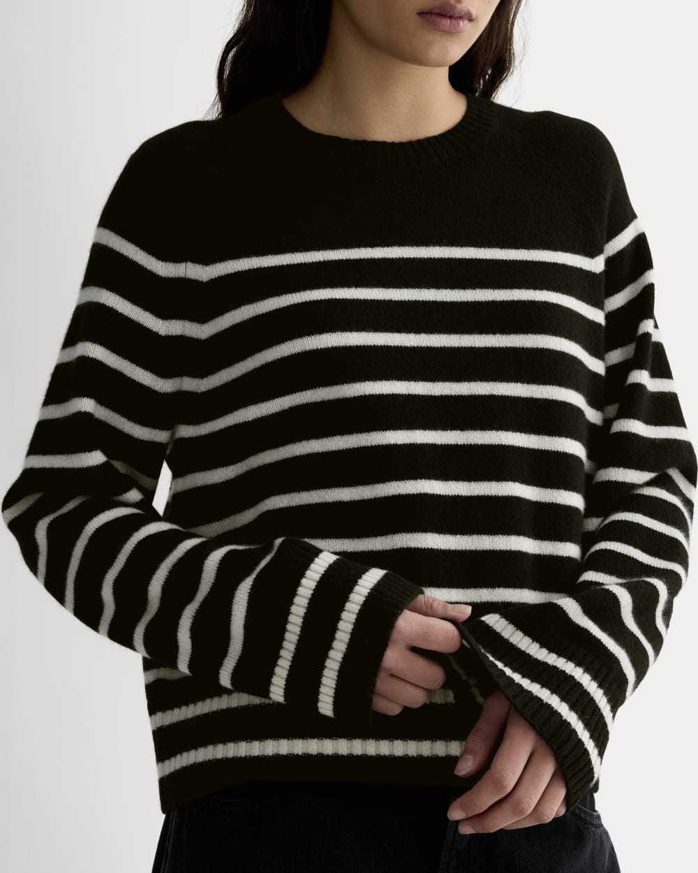 The Boxy Crew in Cashmere | Black / Bone – Everlane