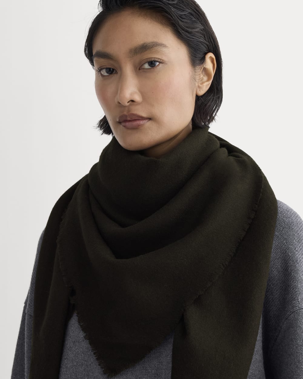 mens-cashmere-fthrwt-scarf-2-black | alt