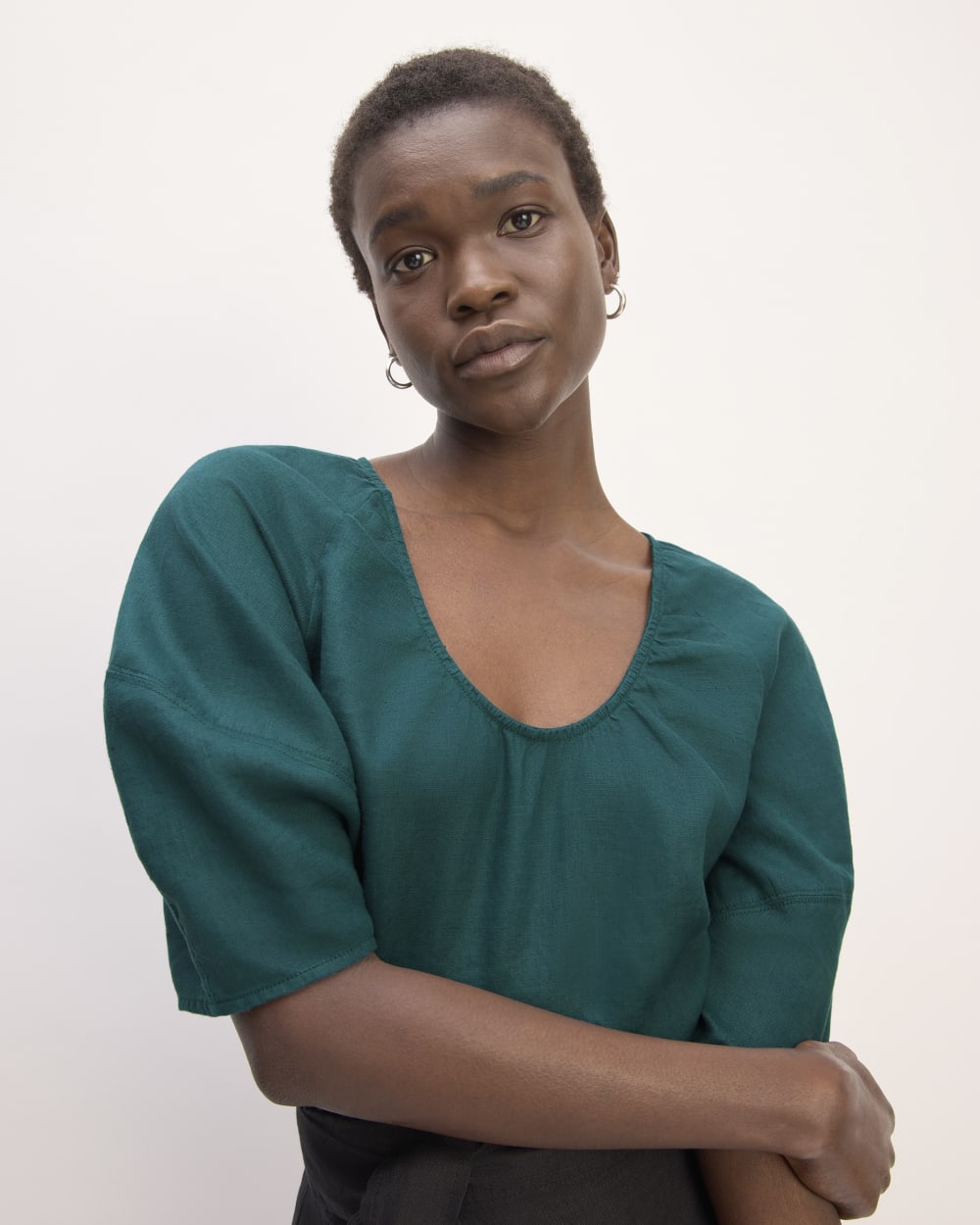 The Scoop Top in Linen | Dark Sea – Everlane