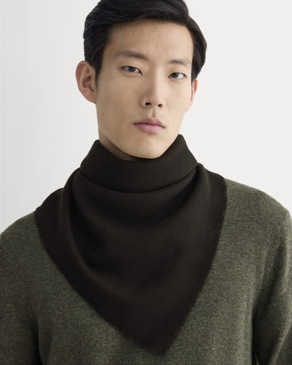 The Feather Cashmere Bandana | Black – Everlane