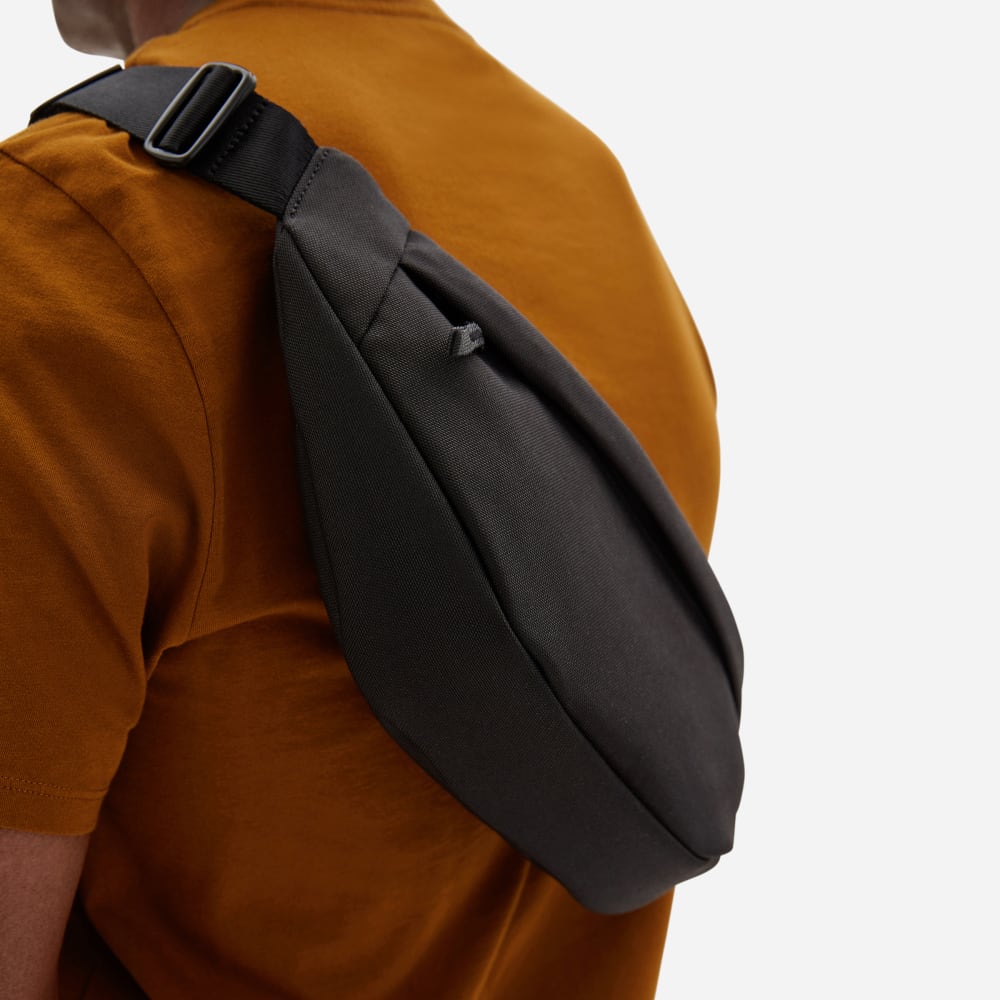 The Renew Transit Fanny Pack | Black – Everlane