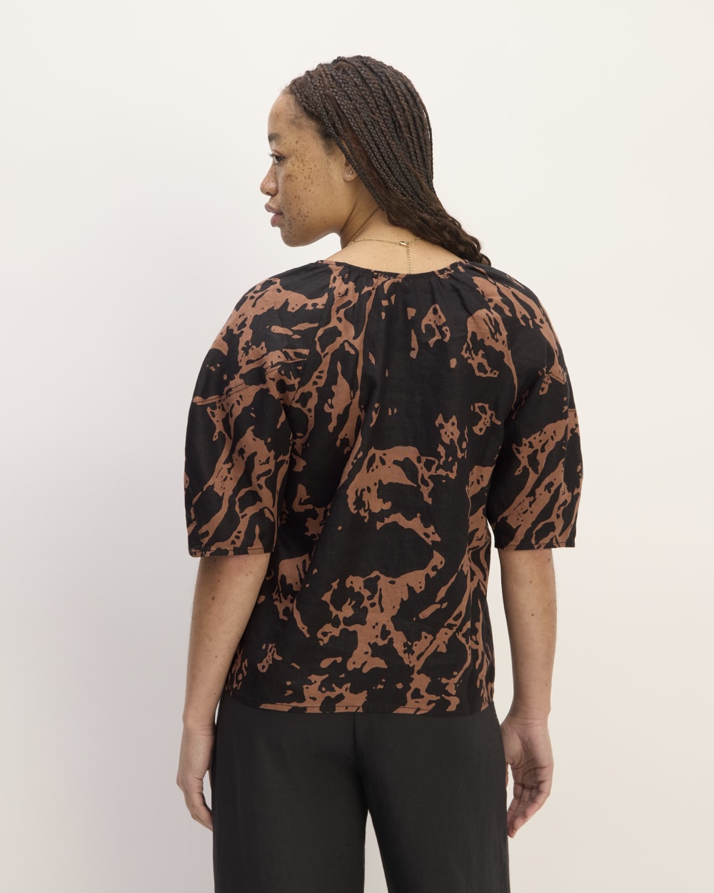 womens-linen-scoop-neck-top-carob-brown-abstract