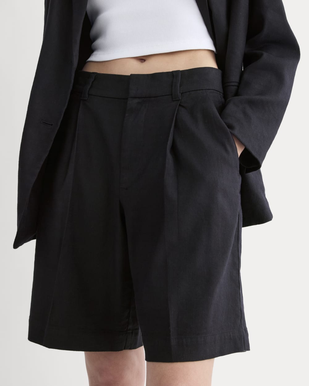 The Pleated Short in Stretch Linen | Black – Everlane