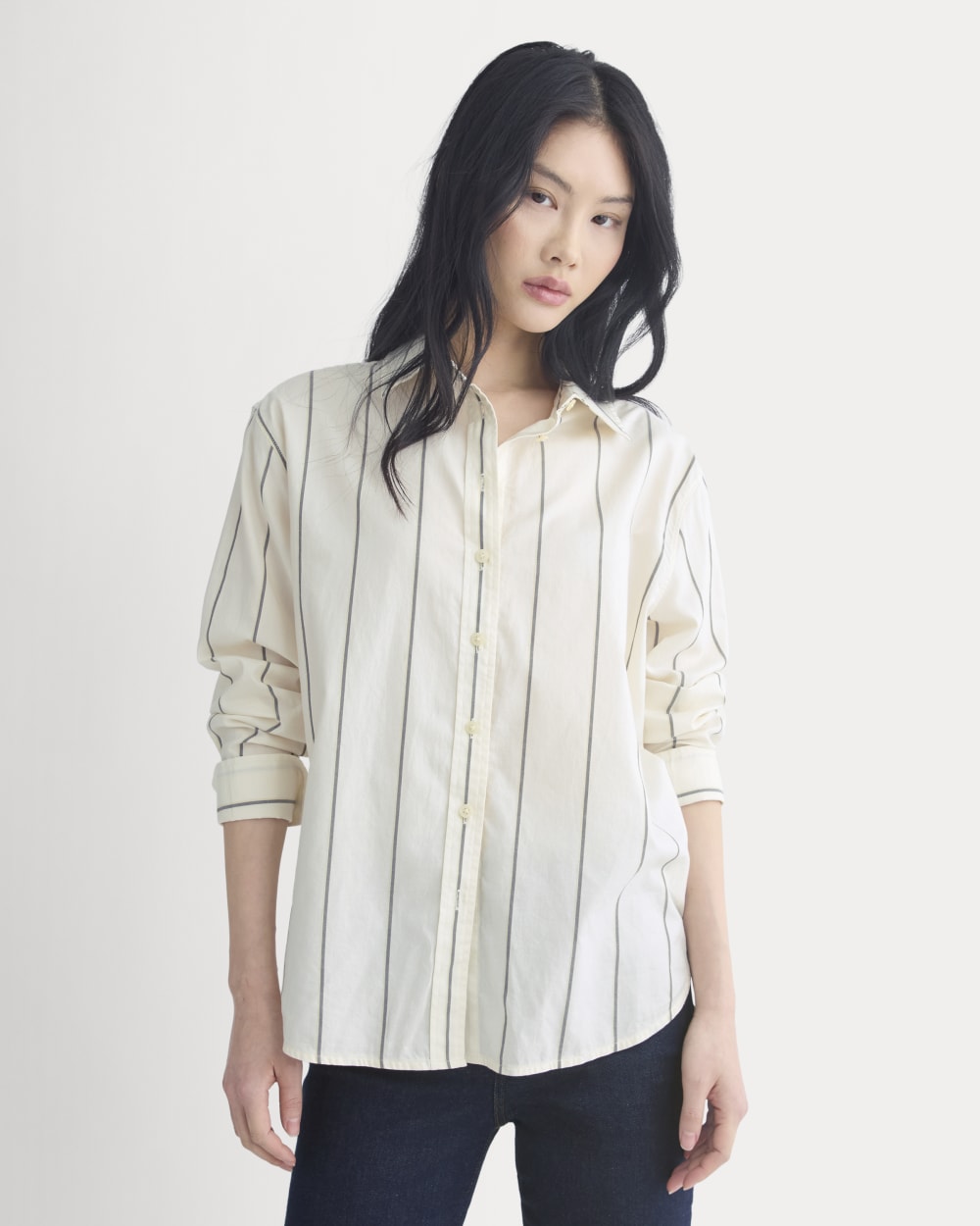womens-everyday-shirt-in-silky-cotton-gardenia-meteorite