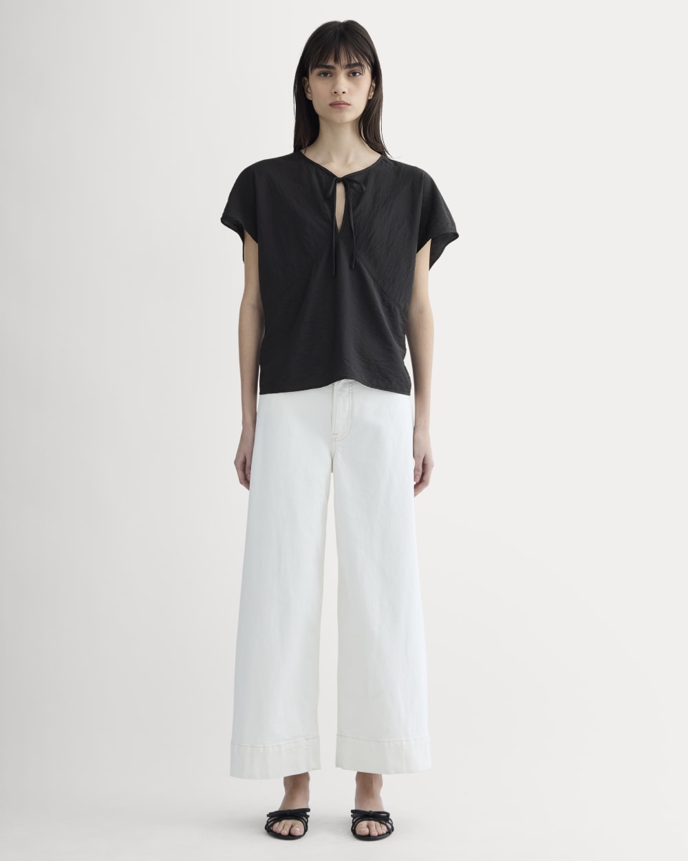 womens-keyhole-top-black