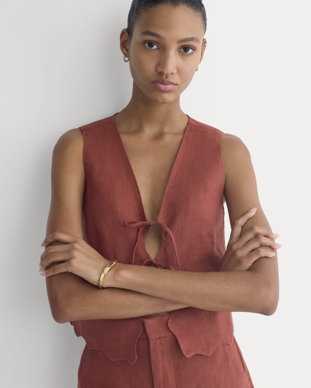 Tie-Front Scallop Tank in Linen | Henna Red – Everlane