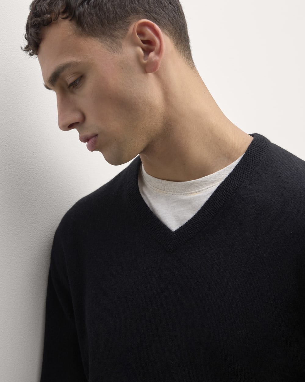 mens-cashmere-vneck-black