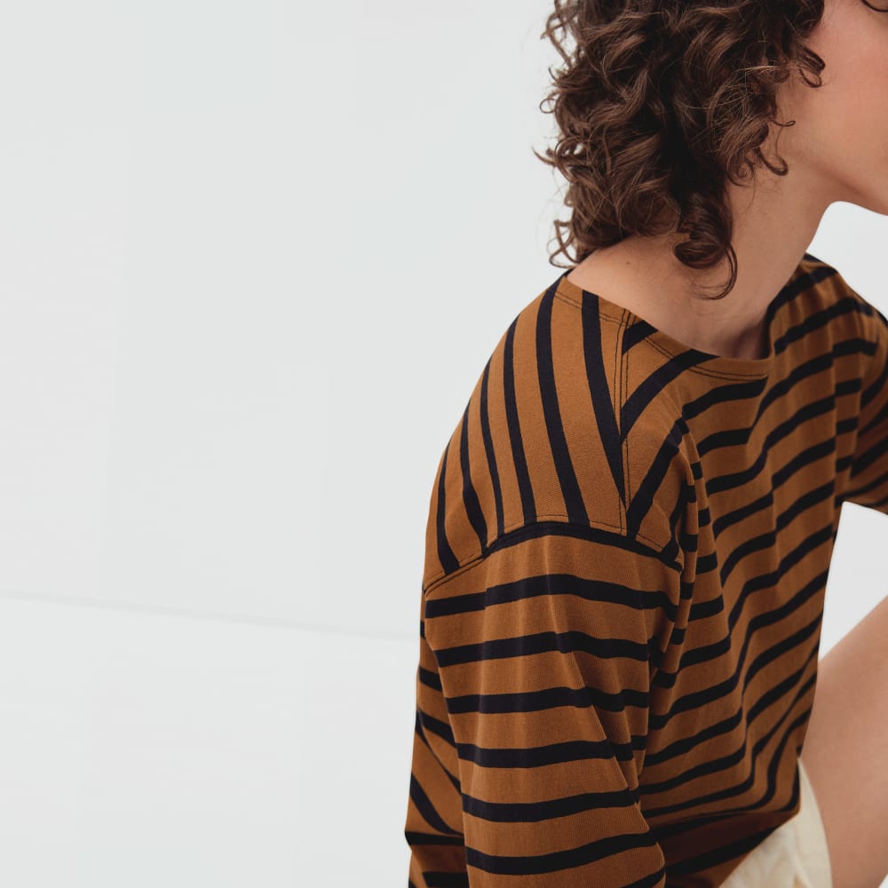 The Mariner Tee | Toasted Almond / Black – Everlane