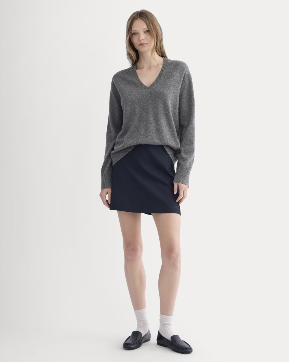 womens-cashmere-relaxed-v-neck-classic-heather-charcoal