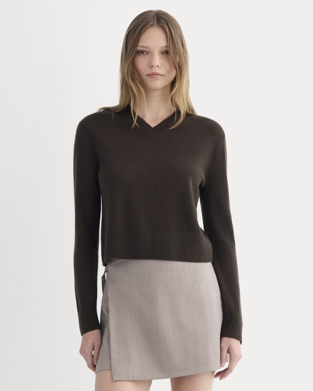 womens-cashmere-cropped-high-v-sweater-dark-chocolate | primary