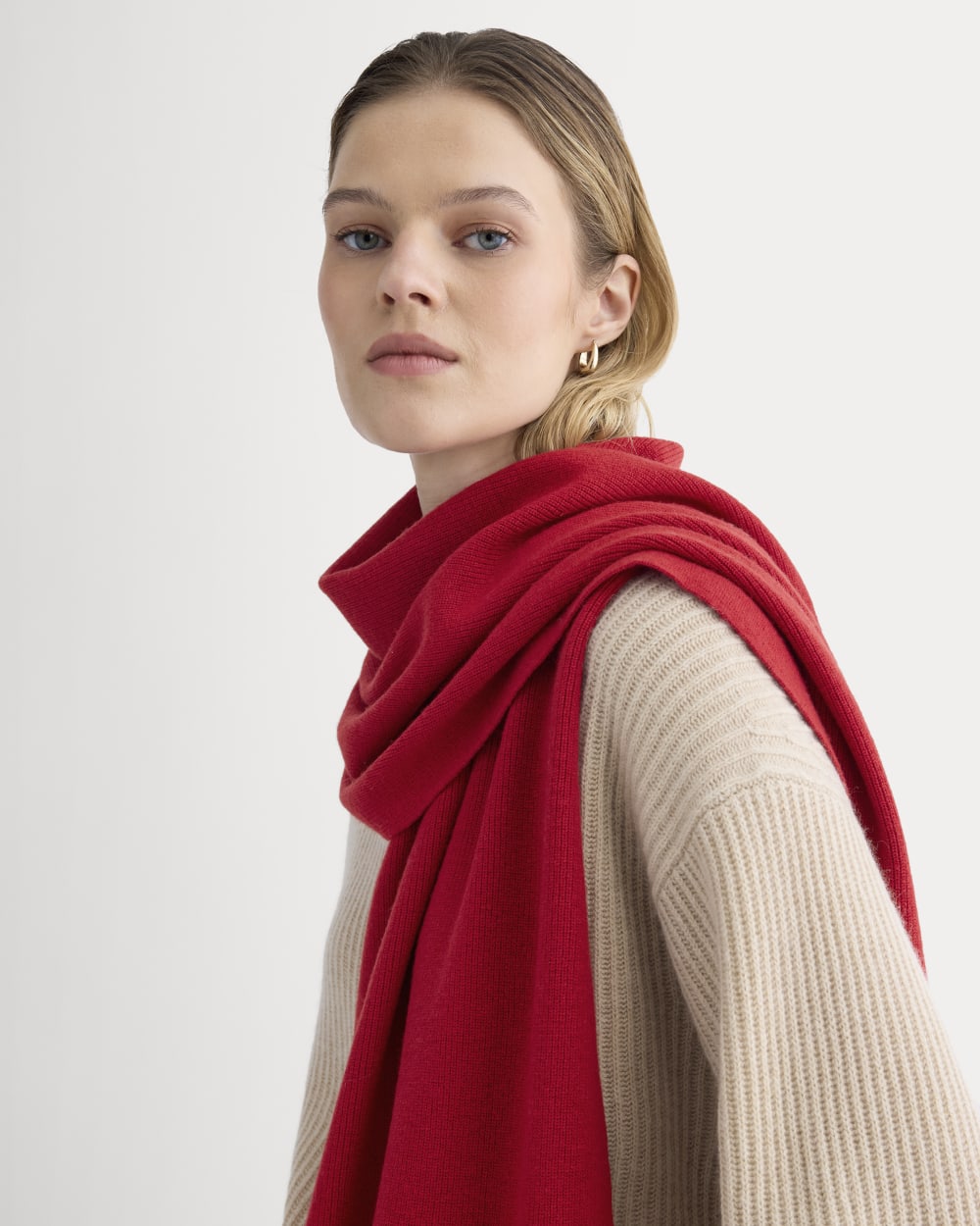 The Cabin Scarf | Berry Red – Everlane