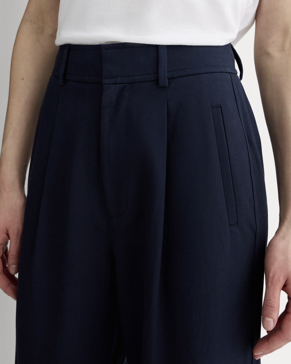 ENFOLD　CIRCLE DRAPE PANTS　ネイビー　サイズ36 The Draper Pleated Pant in Buttersmooth | Navy | 32