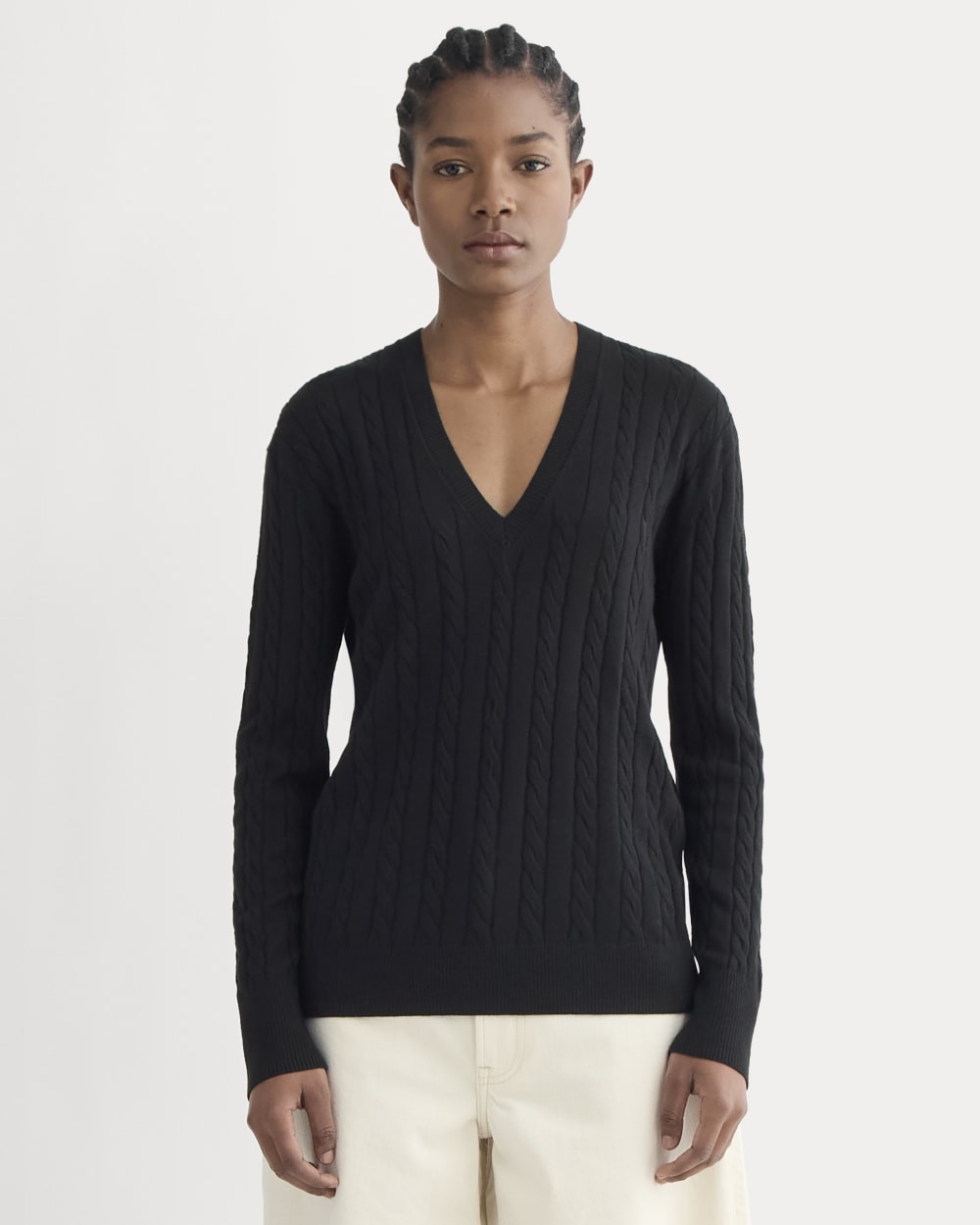 womens-cable-v-neck-in-cotton-cashmere-black | primary