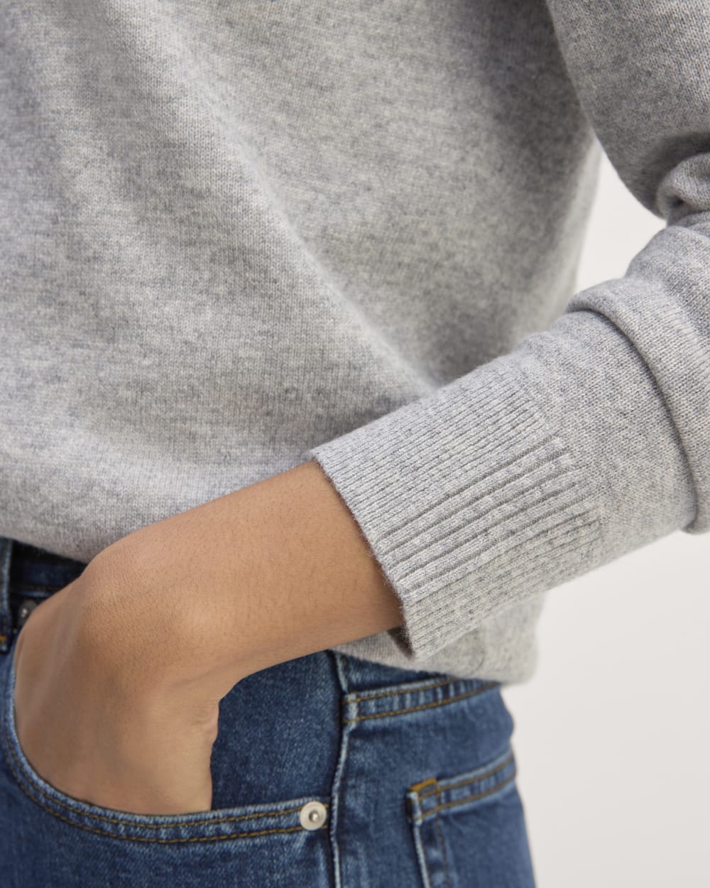 womens-cashmere-classic-crew-sweater-light-heather-grey