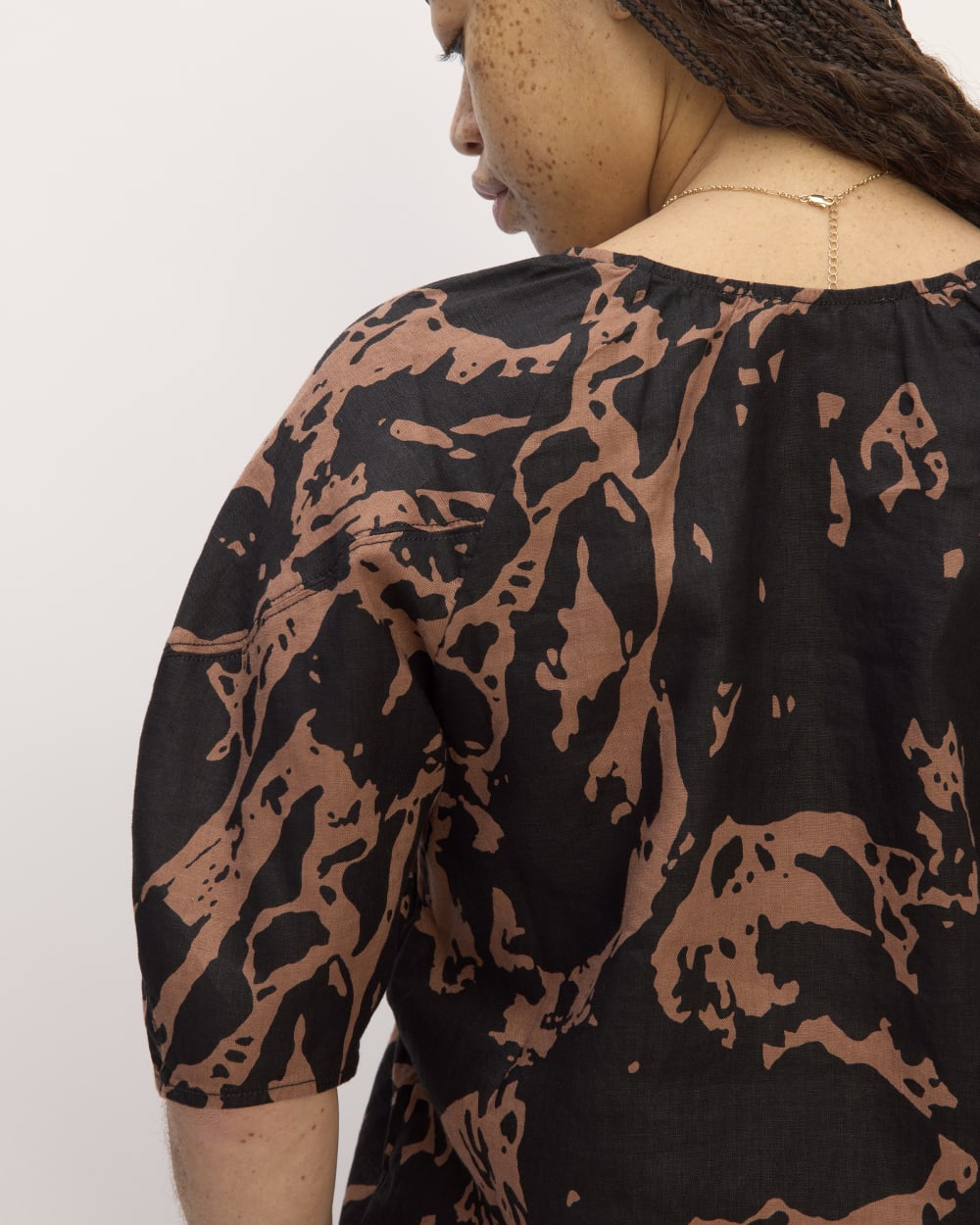 womens-linen-scoop-neck-top-carob-brown-abstract