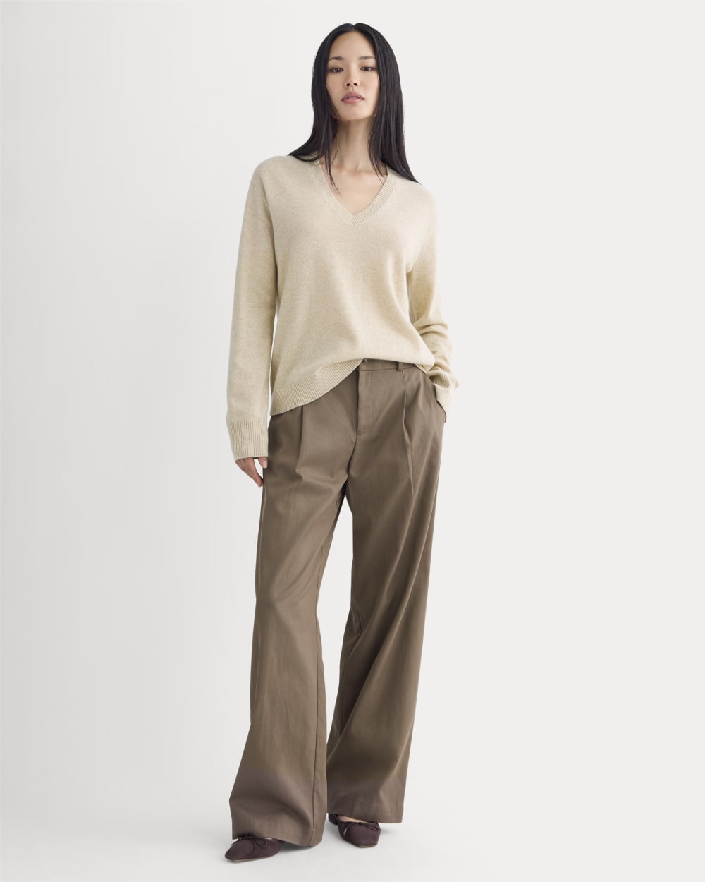 The Classic V in Cashmere | Heather Light Camel – Everlane