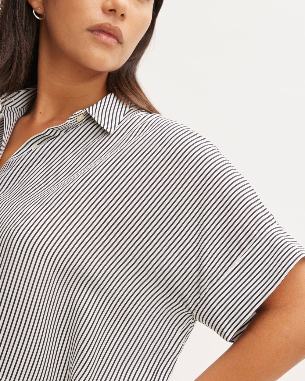 womens-clean-silk-ss-square-shirt-black-white