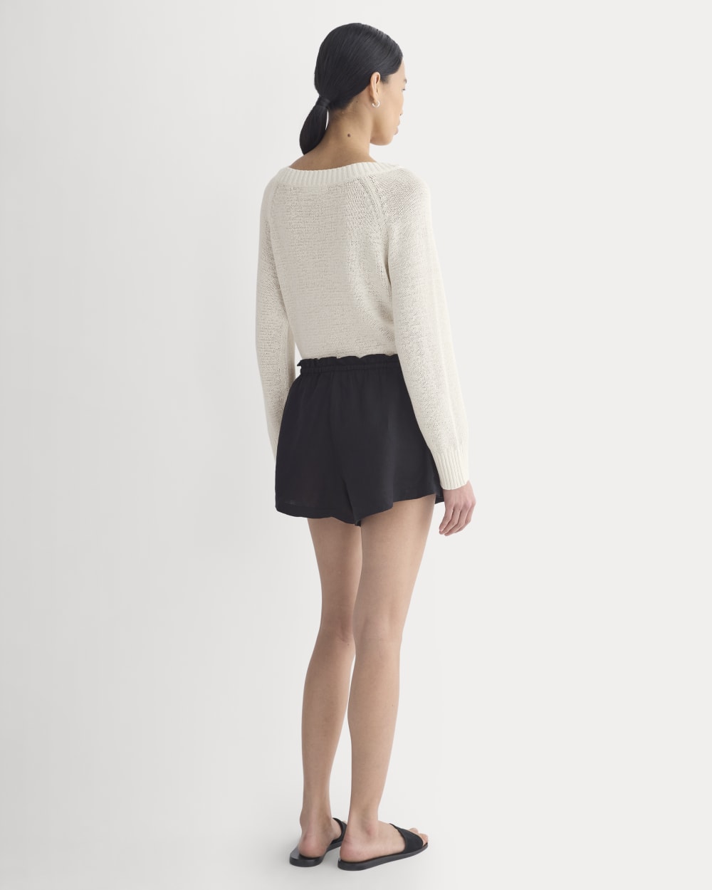 womens-flowy-short-in-linen-black