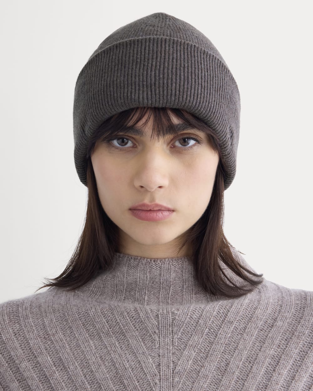 womens-gifting-beanie-heathered-burgundy | alt