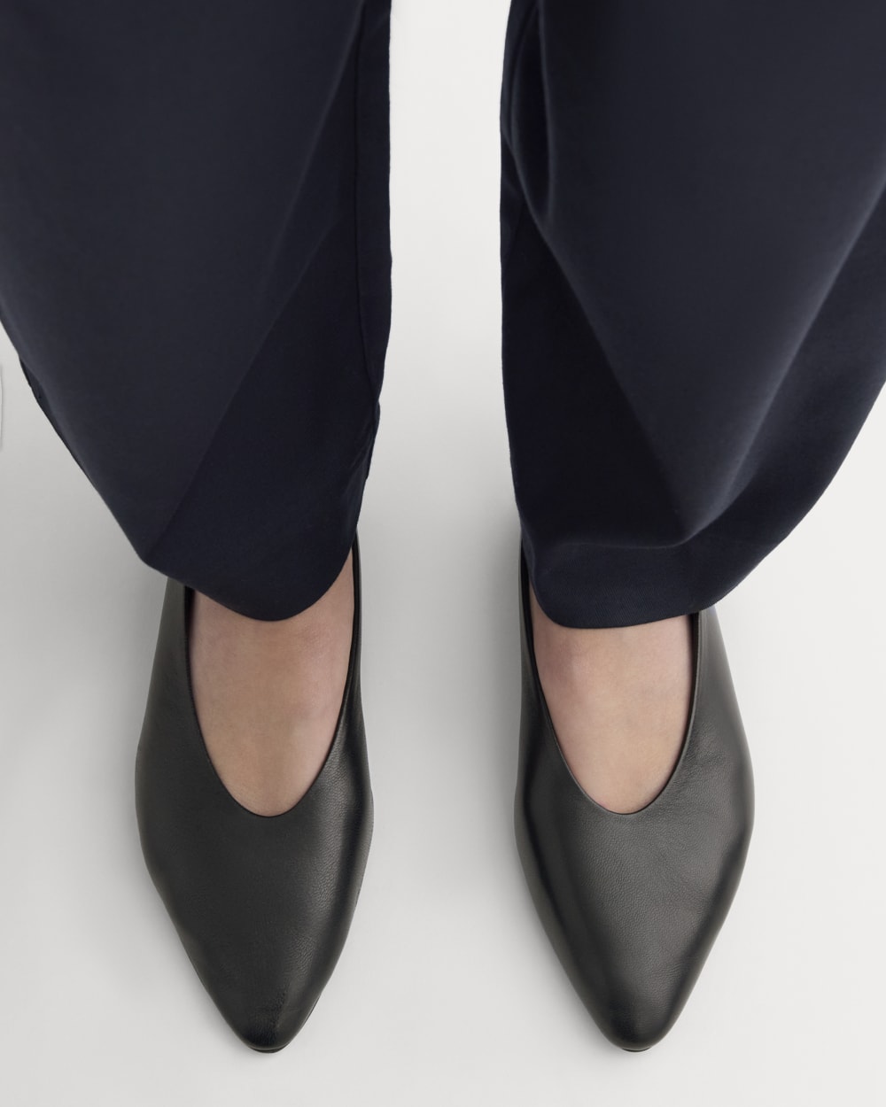 everlane フラットシューズ　新品　USサイズ9 Made in Italy Almond-Toe Flat | Black Leather – Everlane