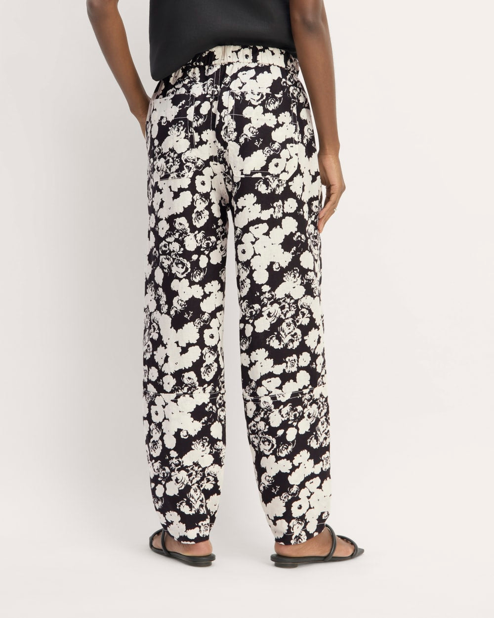 The Linen Pull-On Barrel Pant | Black / Bone Floral – Everlane