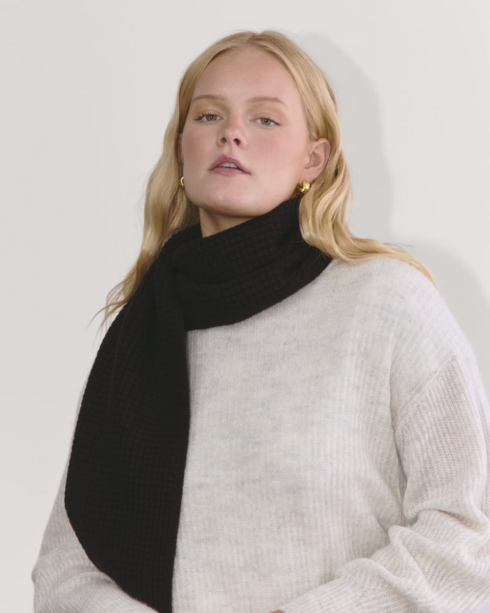 womens-wool-waffle-scarf-black | alt