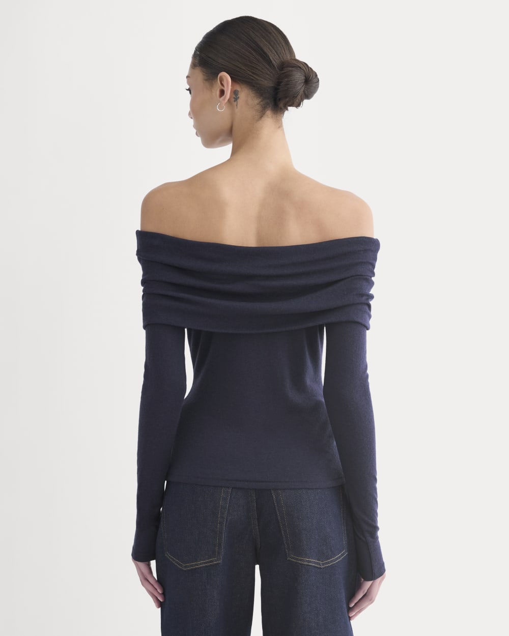The Off-the-Shoulder Top in Butterluxe | Deep Navy – Everlane