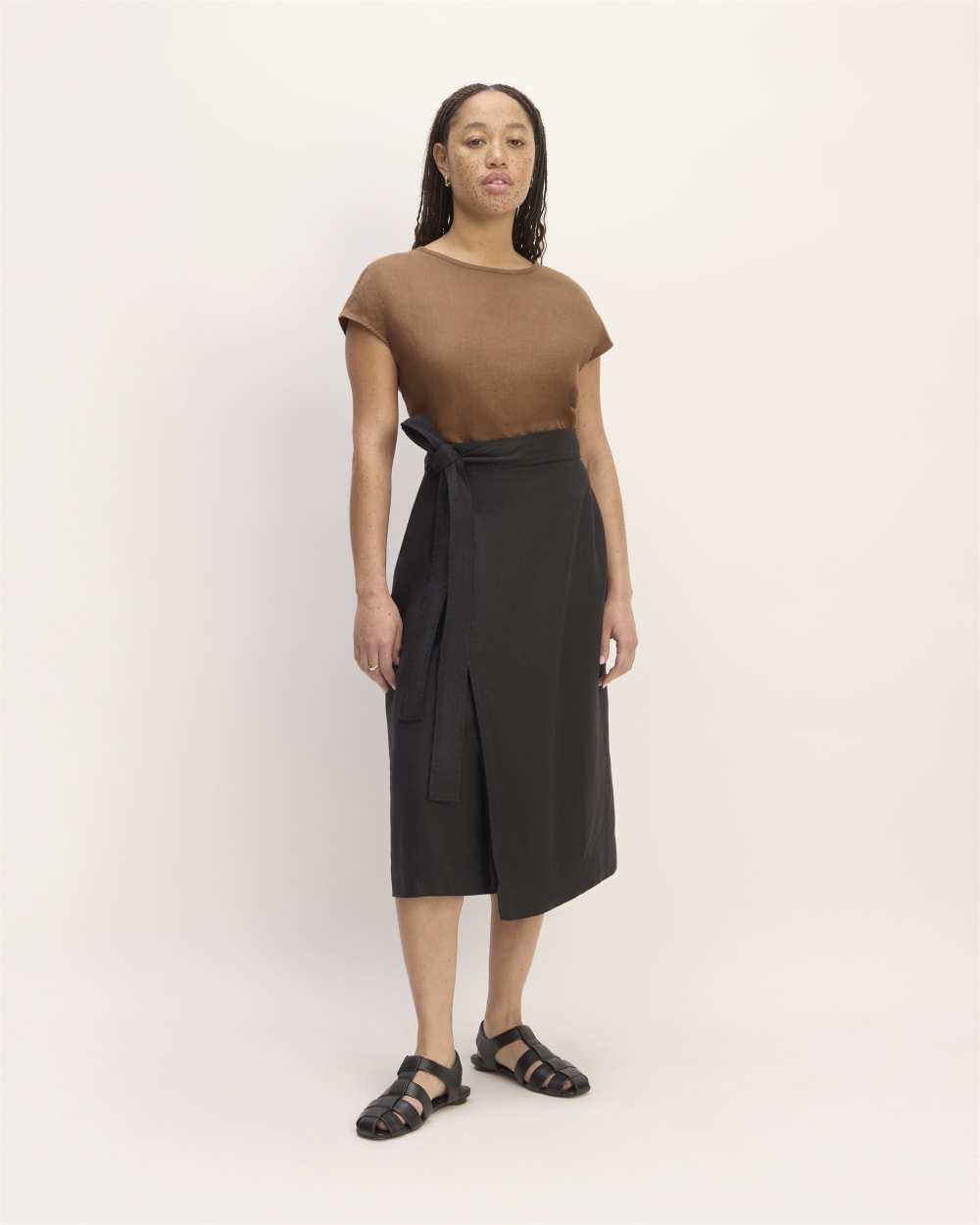 womens-linen-short-sleeve-crew-tee-carob-brown