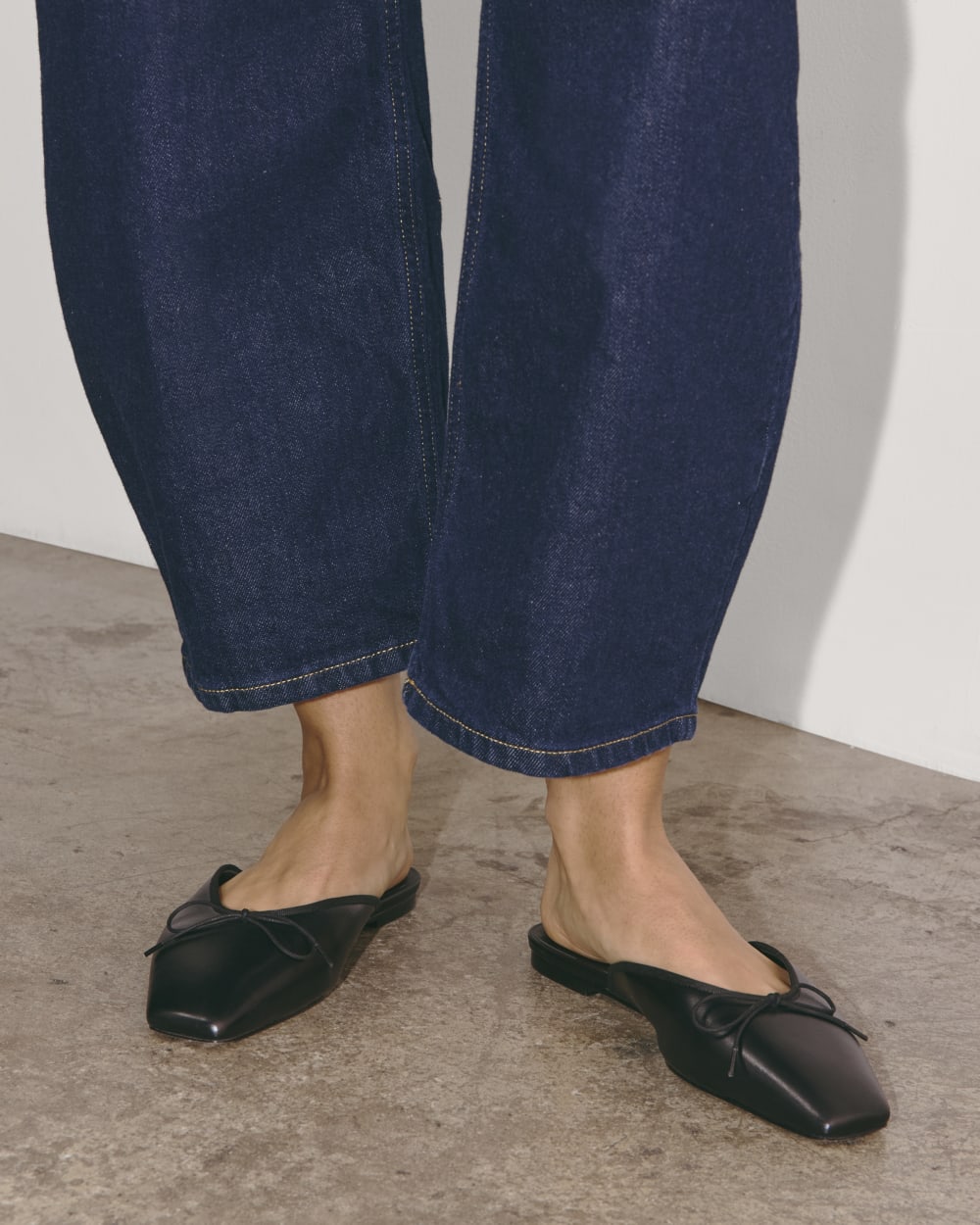 womens-ballet-mule-black | alt