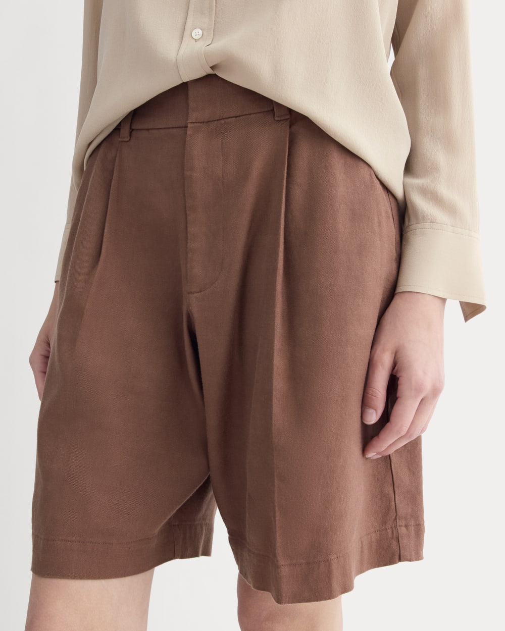 womens-pleated-short-in-stretch-linen-cedarwood