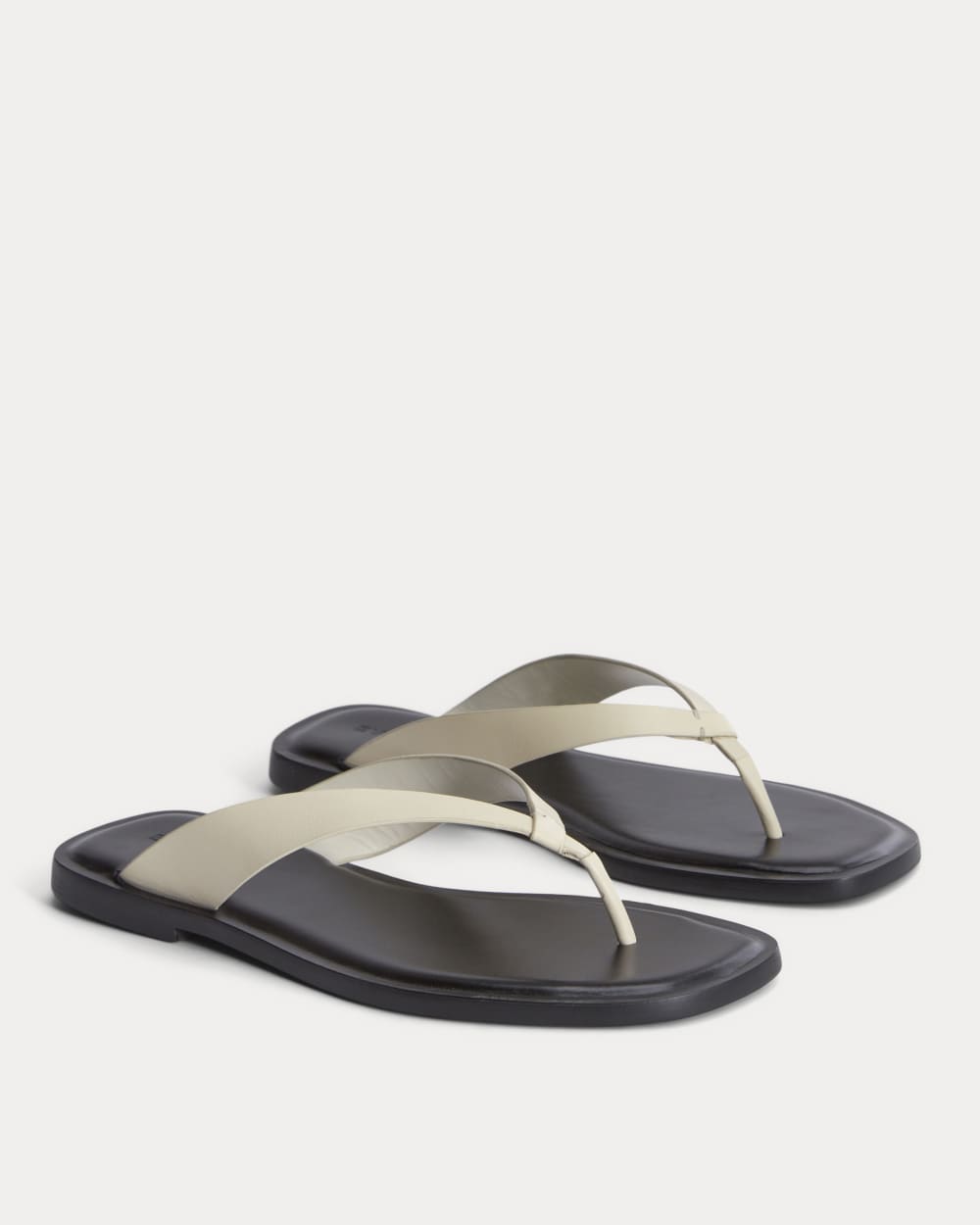 womens-leather-flip-flop-canvas
