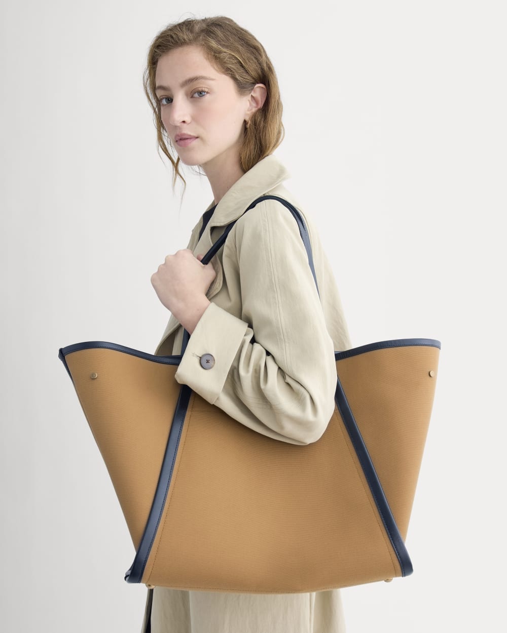 womens-lug-large-canvas-tote-bag-golden-brown