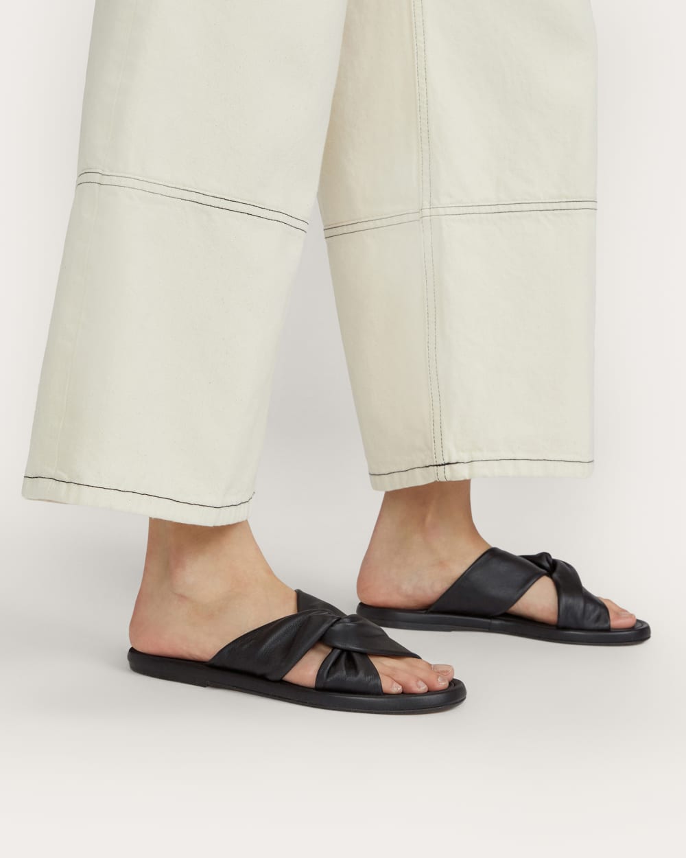 womens-leather-day-twist-sandal-black | alt