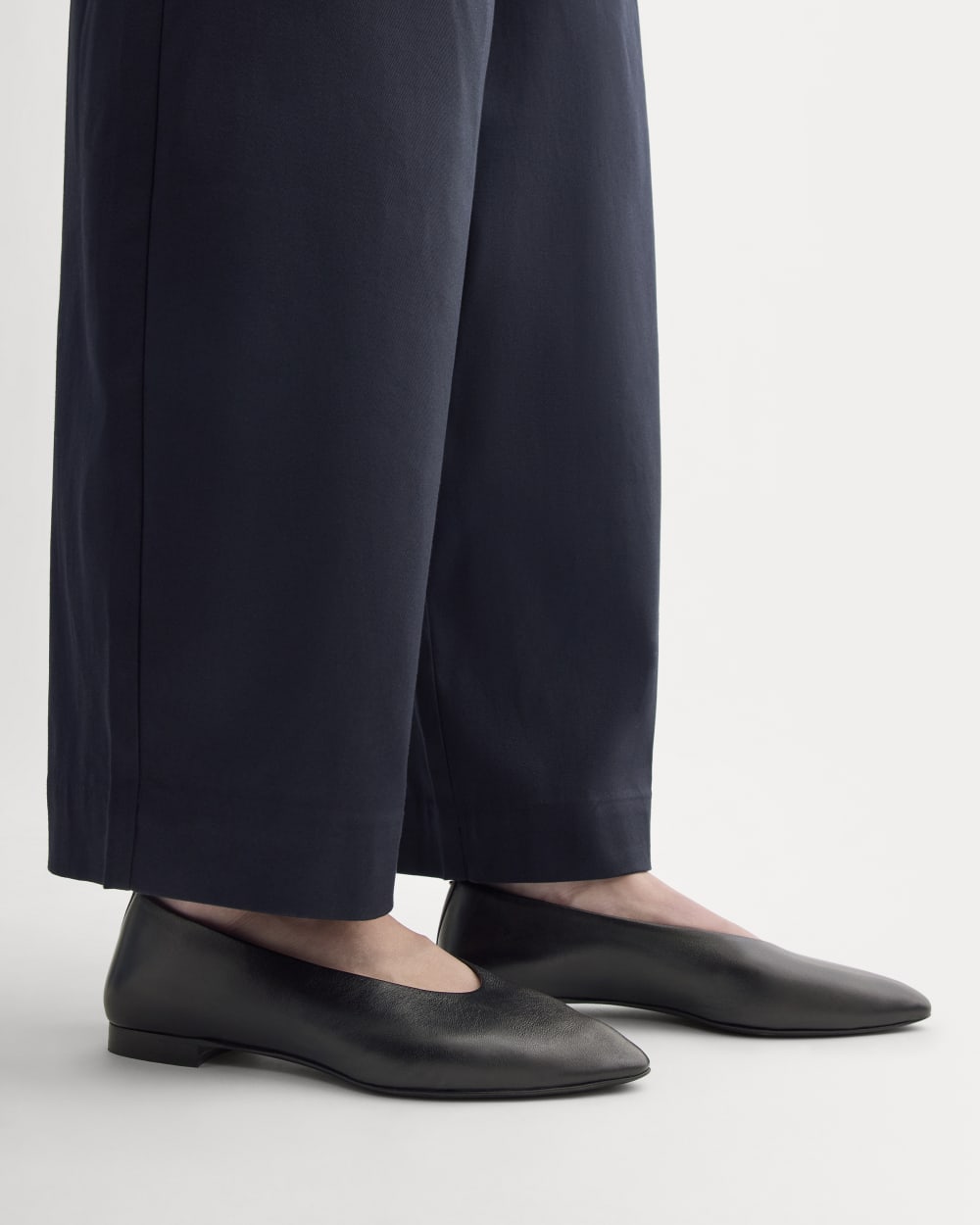 Made in Italy Almond-Toe Flat | Black Leather – Everlane