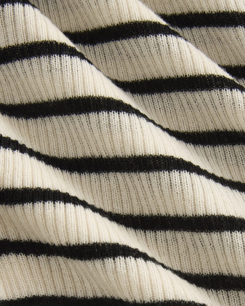 womens-short-sleeve-henley-soft-merino-parchement-black