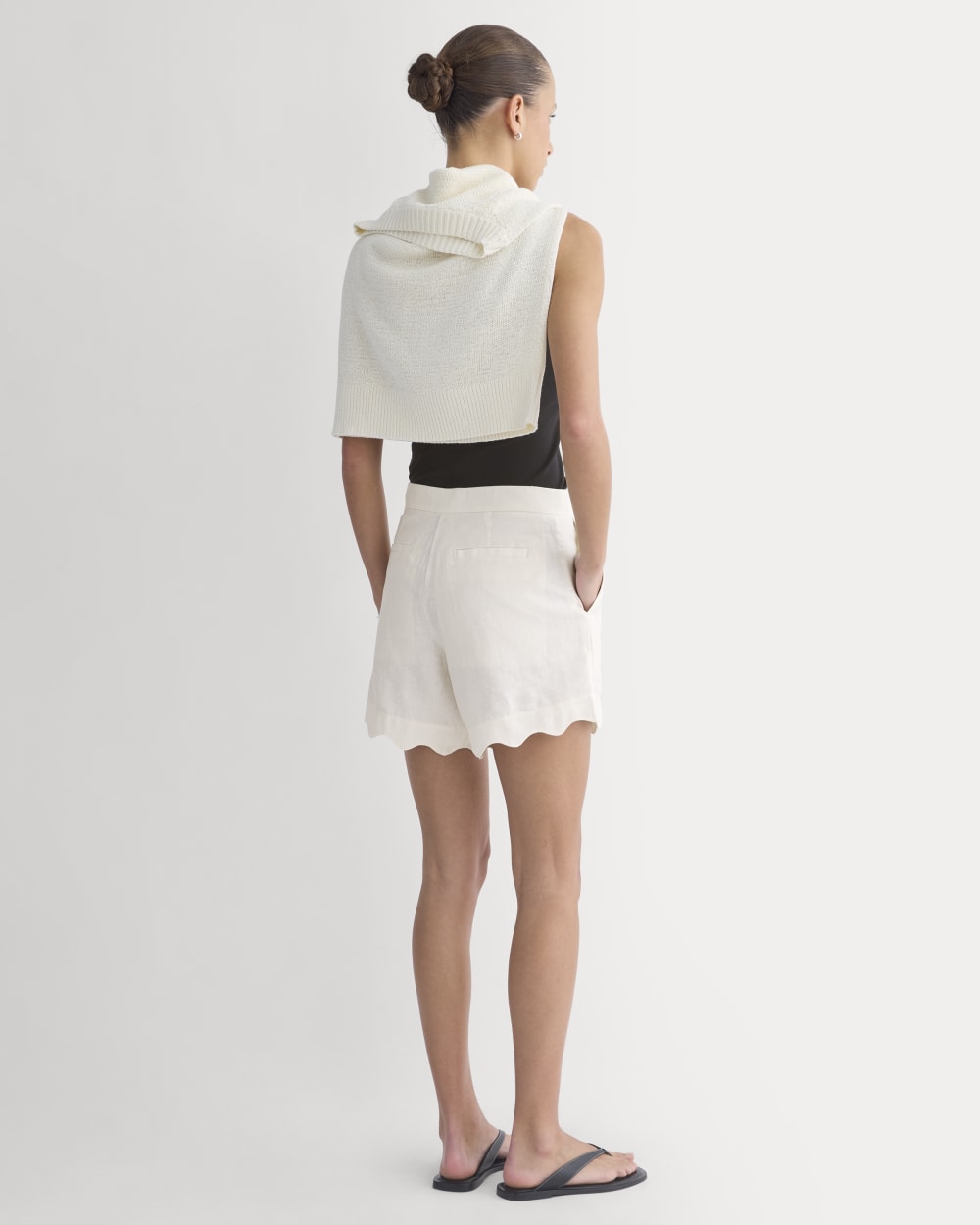 womens-scalloped-edge-short-in-linen-bone