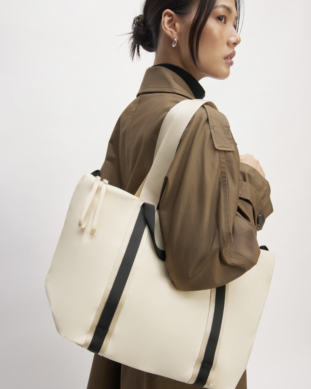 womens-recycled-nylon-tote-parchment