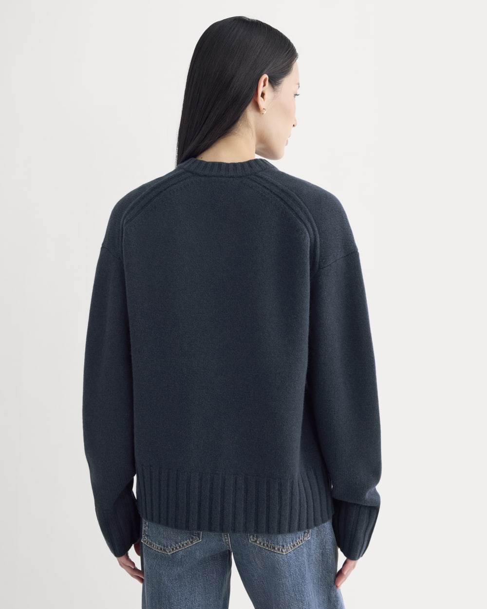 V-Neck Sweater in Extrafine Luxe Merino | Navy – Everlane
