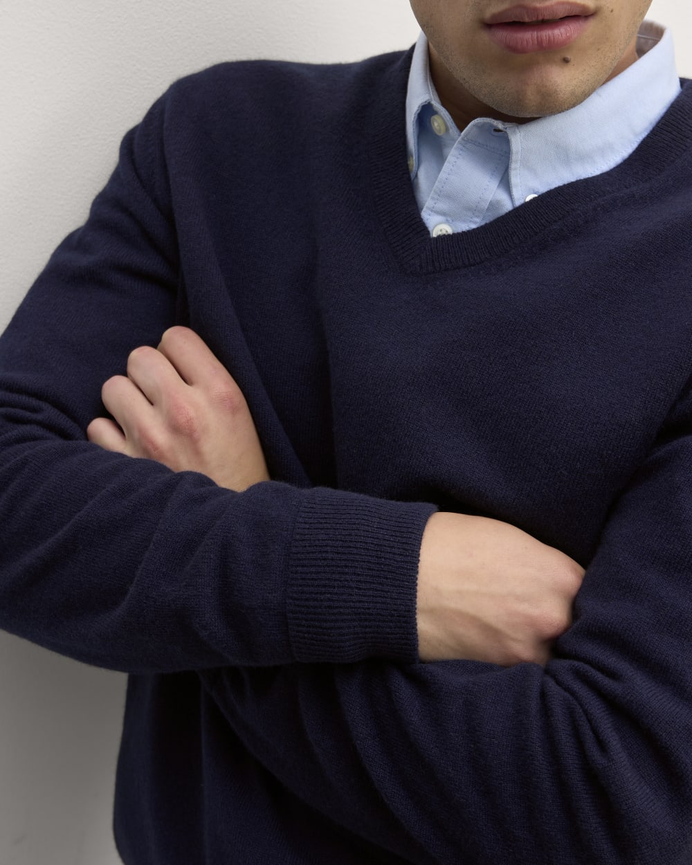 mens-cashmere-vneck-navy