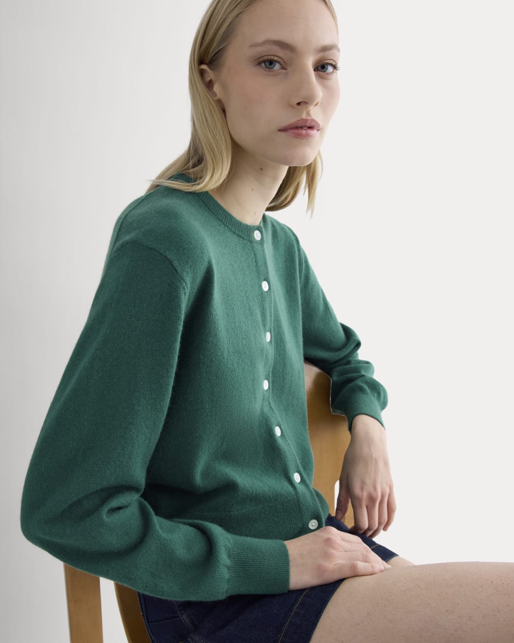 womens-cashmere-in-cropped-cardigan-hunter-green | primary