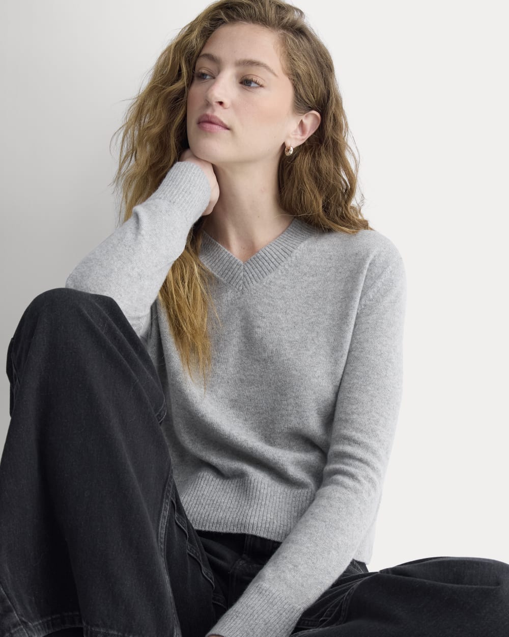womens-cashmere-cropped-high-v-sweater-light-heather-grey